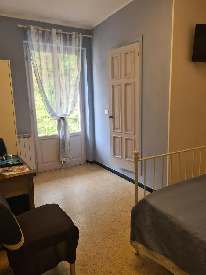 Pippo A Vernazza Rooms Pensión